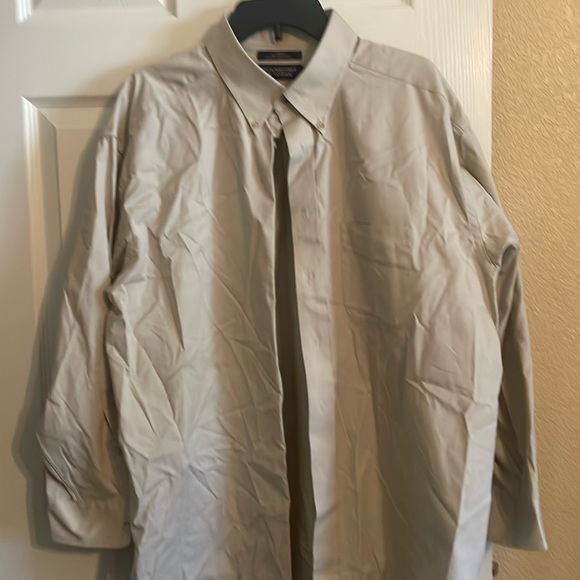 NWOT Roundtree and York men's dress shirt - Picture 1 of 6